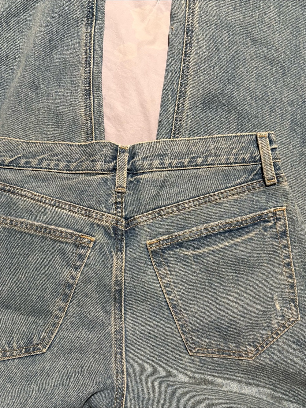 Universal Thread Light Wash Straight baggyLeg Jeans - Picture 6 of 8